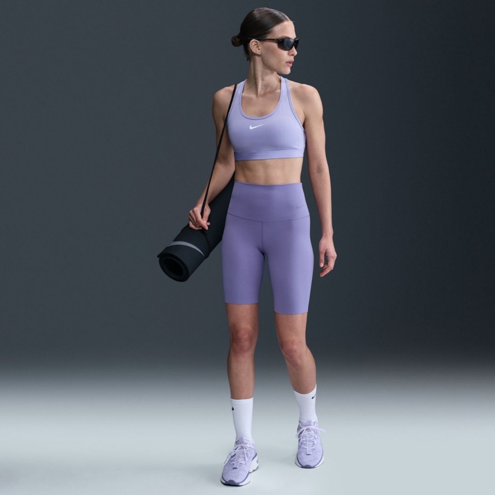 NWT Nike Women's Zenvy Gentle-Support High-Waisted 8" Biker Shorts. Size Medium.